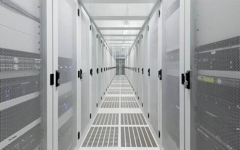 Iowa groups ramp up campaigns for and against data centers